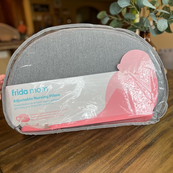 Frida mom adjustable nursing pillow - Picture 3 of 3
